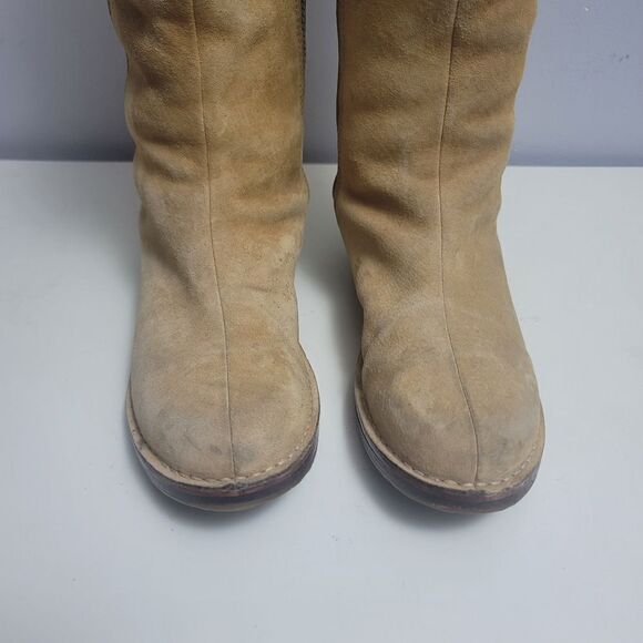 UGG 'Kiera' knee-high boots in tan suede size 8.5 - Picture 14 of 16